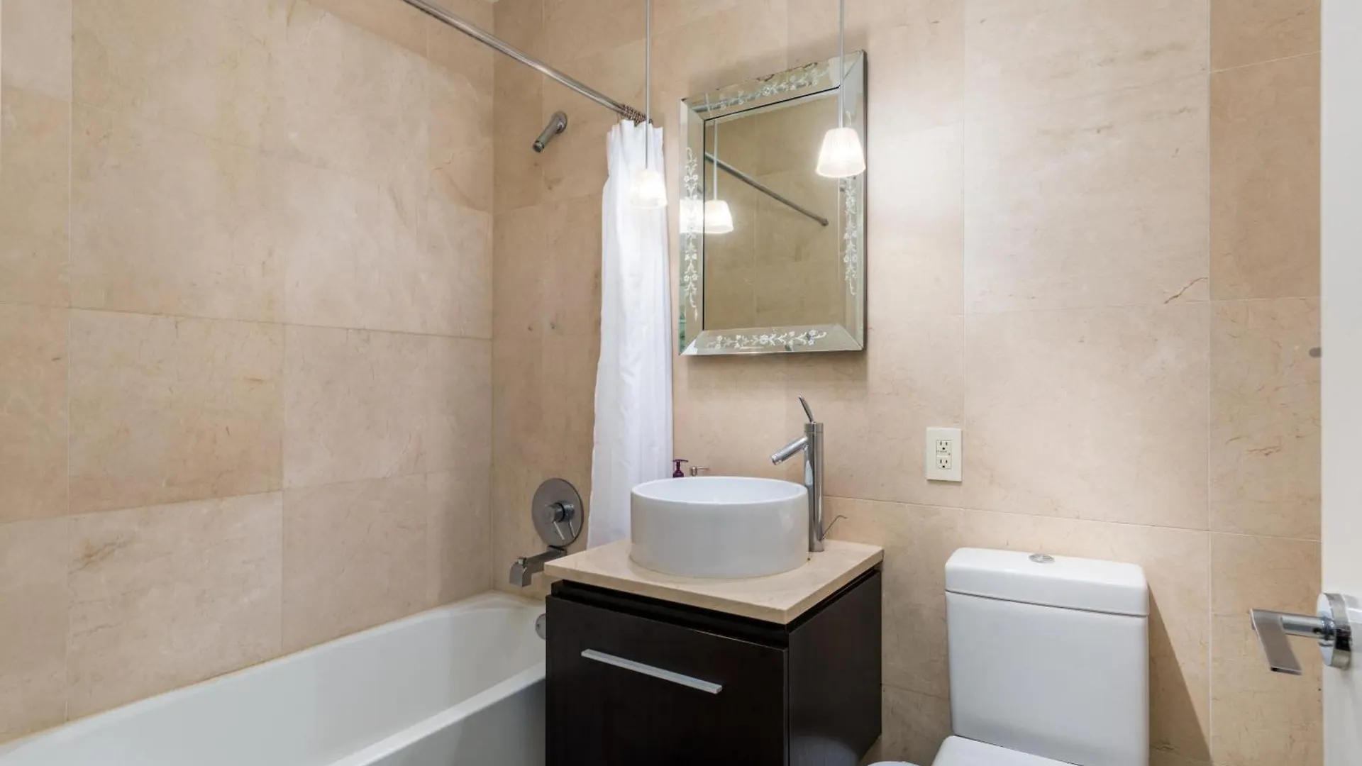 Outstanding & Bright 5Bdr & 2 Bth In Downtown Manhattan Apartment New York